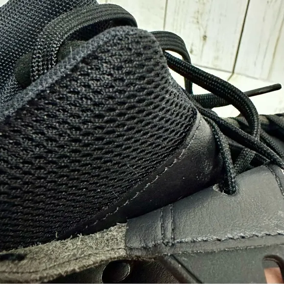 On THE ROGER Mid Hi-Top Black Women Sz 8.5 Retro Shoes Sneakers Streetwear 90’s