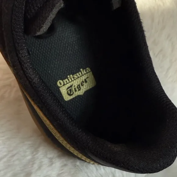ONITSUKA TIGER Men’s 9 / Women 10.5 Unisex DD Trainer Sneakers Black Gold Gum
