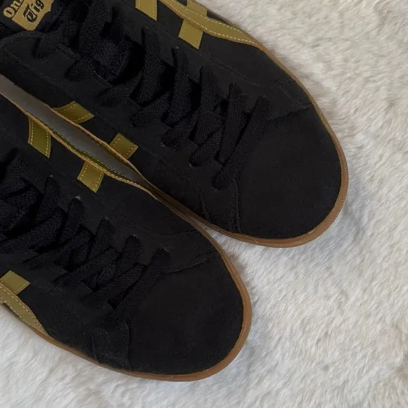 ONITSUKA TIGER Men’s 9 / Women 10.5 Unisex DD Trainer Sneakers Black Gold Gum