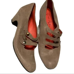 PAS DE ROUGE Tan Suede Mary Jane Studded Strap Pumps Italian EU 37.5 US 7.5