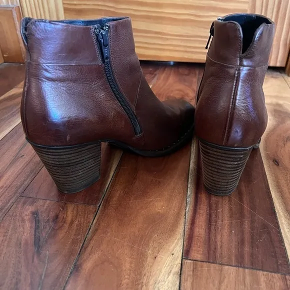 Paul Green 7 Brown Oiled Leather Ankle Boots Booties Stacked Heel Luxury Chic