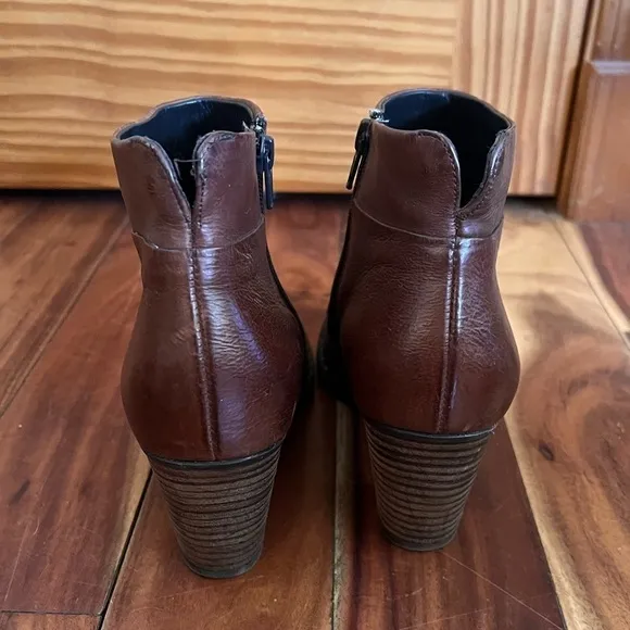 Paul Green 7 Brown Oiled Leather Ankle Boots Booties Stacked Heel Luxury Chic