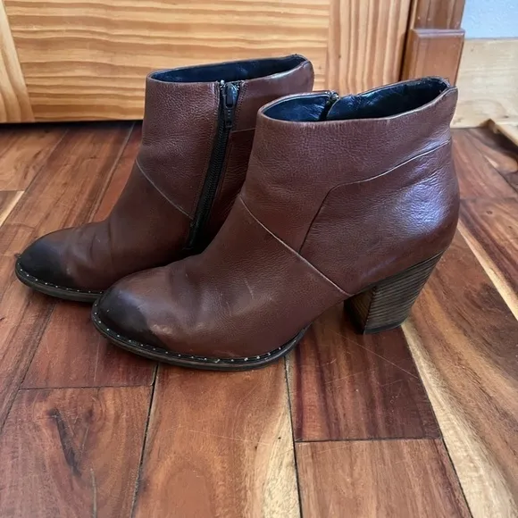 Paul Green 7 Brown Oiled Leather Ankle Boots Booties Stacked Heel Luxury Chic