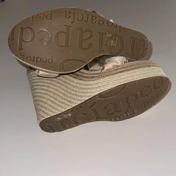 Pedro Garcia Saks beige satin ruffle wedge espadrille sandals 38/7.5