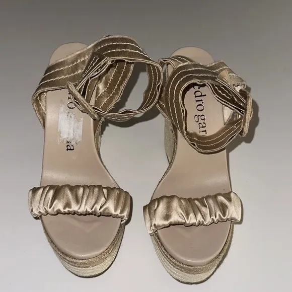 Pedro Garcia Saks beige satin ruffle wedge espadrille sandals 38/7.5