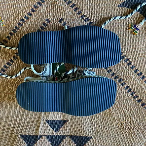 Platform sandals