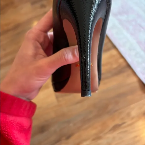 Prada Black Leather Women's Pumps