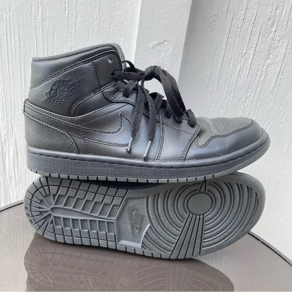 Pre Owned Men Jordan 1 Retro MID Basketball Shoes Sneaker Black 554724-021 Siz 8