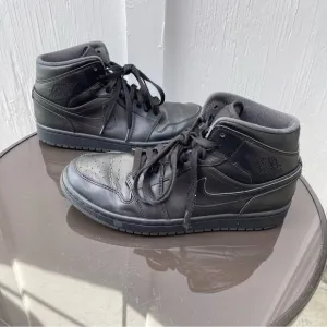 Pre Owned Men Jordan 1 Retro MID Basketball Shoes Sneaker Black 554724-021 Siz 8