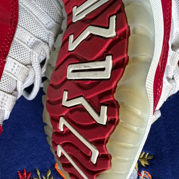 (PS) Air Jordan 11 Retro 'Cherry' 378039-116SIZE 11C (child)