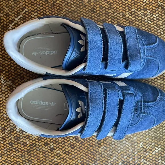 Rare GAZELLE ADIDAS kids perfect condition. Size 2.5Y