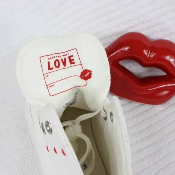 RARE NWT ❤️ Valentine’s Day ❤️ “Crafted with Love” Platform Converse