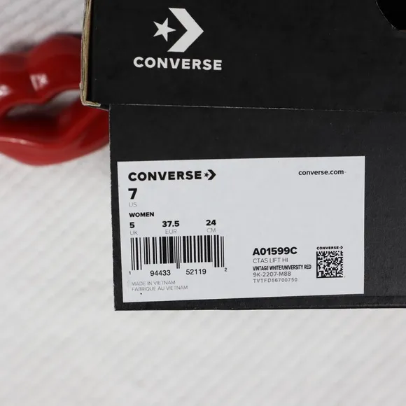 RARE NWT ❤️ Valentine’s Day ❤️ “Crafted with Love” Platform Converse
