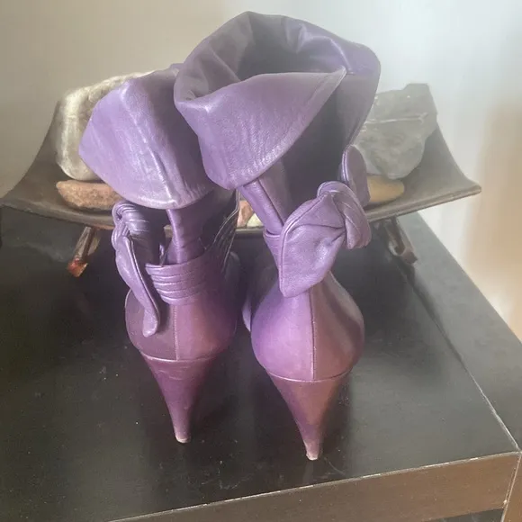 RARE vintage Alberto D. Molina ankle boots, violet purple buttery leather