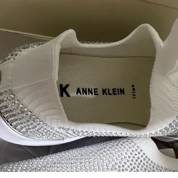 Rare White Crystal Slip On iFlex Shoes 👟 Anne Klein / size 6