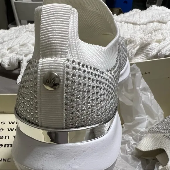 Rare White Crystal Slip On iFlex Shoes 👟 Anne Klein / size 6