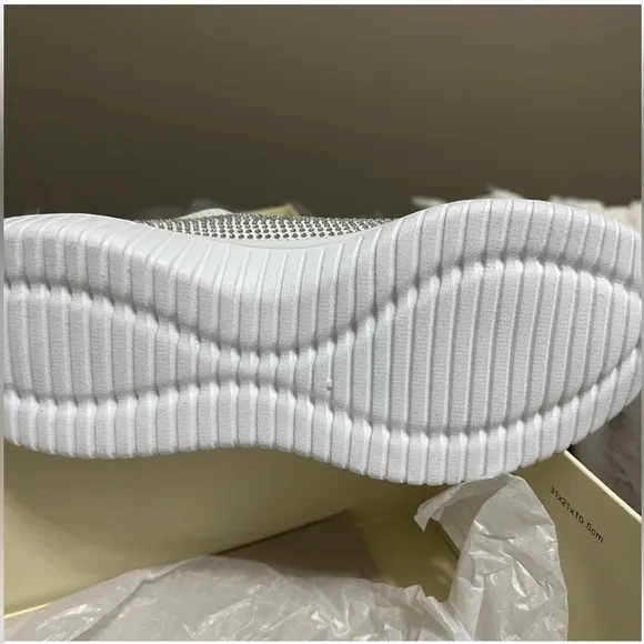 Rare White Crystal Slip On iFlex Shoes 👟 Anne Klein / size 6