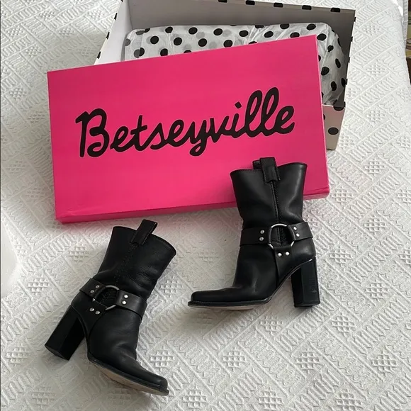 Real Leather Black Women's Boots silver buckle studsstacked wood heel 5 1/2 M