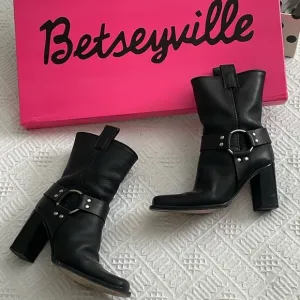 Real Leather Black Women's Boots silver buckle studsstacked wood heel 5 1/2 M