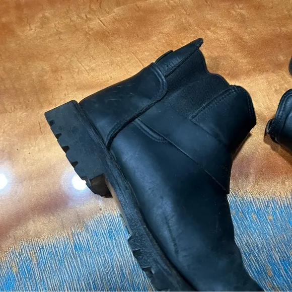 Red Wing Black leather Motorcycle boots pull on size 10.5 D made in USA Vibram