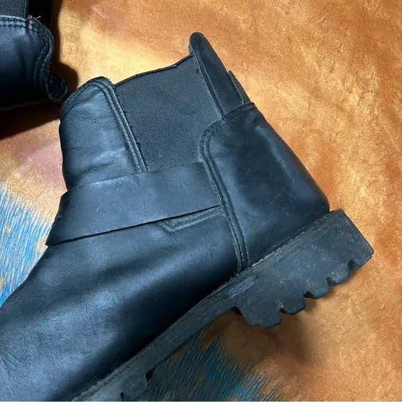 Red Wing Black leather Motorcycle boots pull on size 10.5 D made in USA Vibram