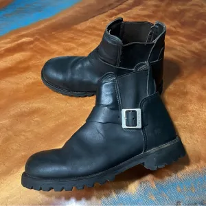Red Wing Black leather Motorcycle boots pull on size 10.5 D made in USA Vibram