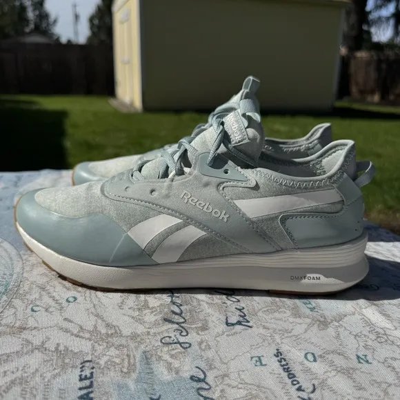 Reebok Spark Run Seaside Grey Chalk Women's 9 GY8873 Lace Up Shoes Athleisure