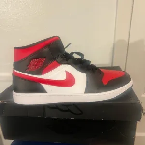 Retro 1 Mids men size 13 preowned