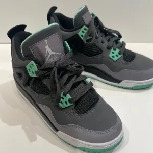 Retro Air Jordans Boys Size 4Y Gently Used - black green grey