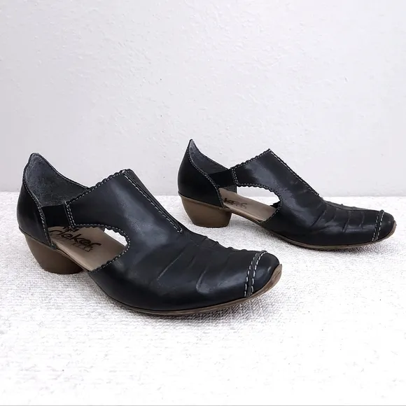 RIEKER Mirjam Cut-Out Leather Ankle Bootie