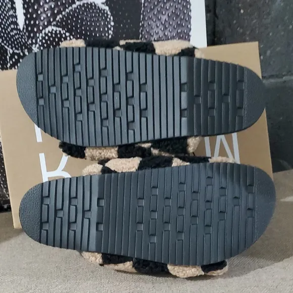 Roam Checkered Black and Tan Slippers Slides Sandals