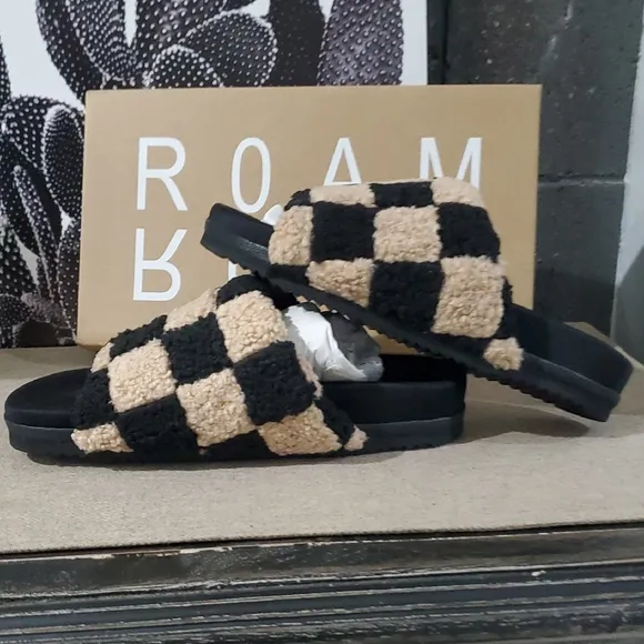 Roam Checkered Black and Tan Slippers Slides Sandals