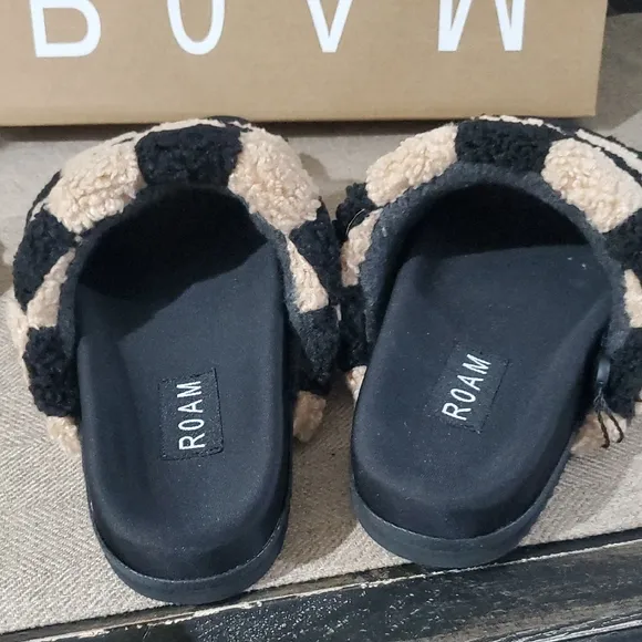 Roam Checkered Black and Tan Slippers Slides Sandals