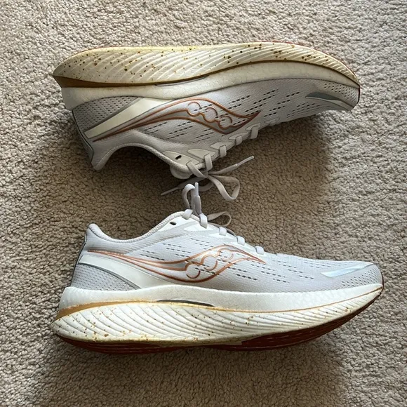 Saucony Endorphin Speed 3 Men's Running Shoes Size 10 M white / gold / gum