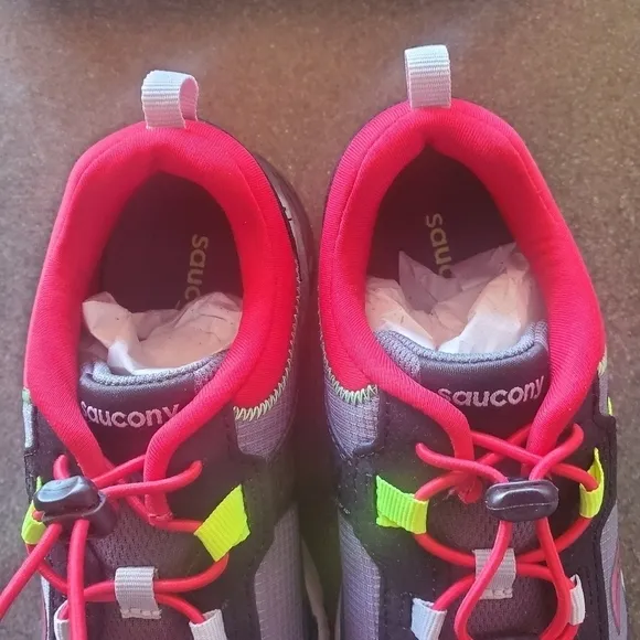Saucony Wind Shield Water Repellant 3.0 Sz. 3 Athletic Shoes