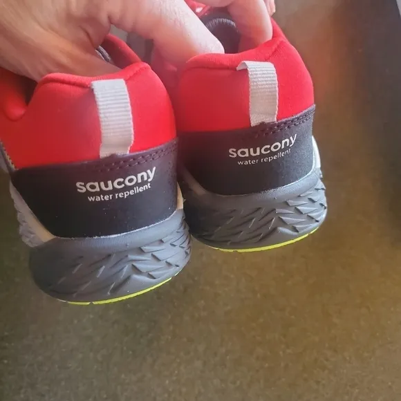 Saucony Wind Shield Water Repellant 3.0 Sz. 3 Athletic Shoes