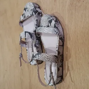 SCHUTZ Sally Leather Embossed Snake Print Platform Sandals Women’s Size 7.5 NWOT