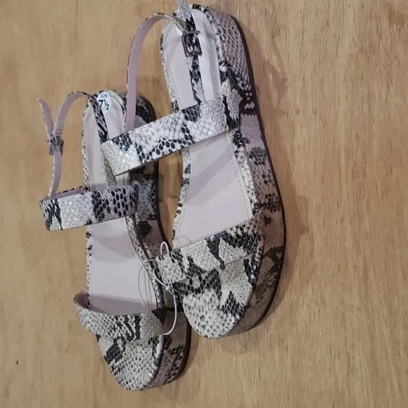 SCHUTZ Sally Leather Embossed Snake Print Platform Sandals Women’s Size 7.5 NWOT