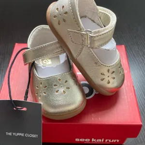 See Kai Run Ginger ll Gold Floral Leather Toddler Mary Jane Walker Shoes sz 4