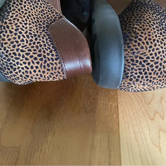 Sesto Meucci ItalyGeneva Embossed Cheetah Print Leather Slip On Cognac Shoes 7