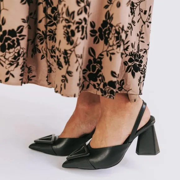 Seychelles Rumor Has It Black Slingback Point Toe Leather Heels sz 8.5