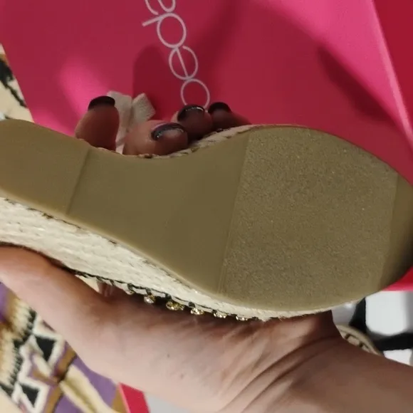 Shoe Dazzle Black and Tan Wedge Sandals