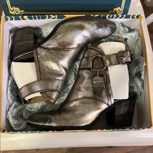 Silver gunmetal pewter Ankle Boots with Buckle Detail SBICCA 8