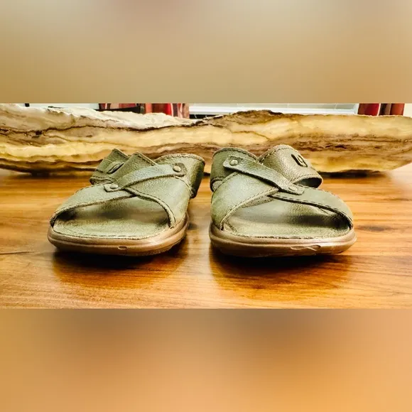 Size 10 (43) Versace V Italia green sandals slides preppy old money festival