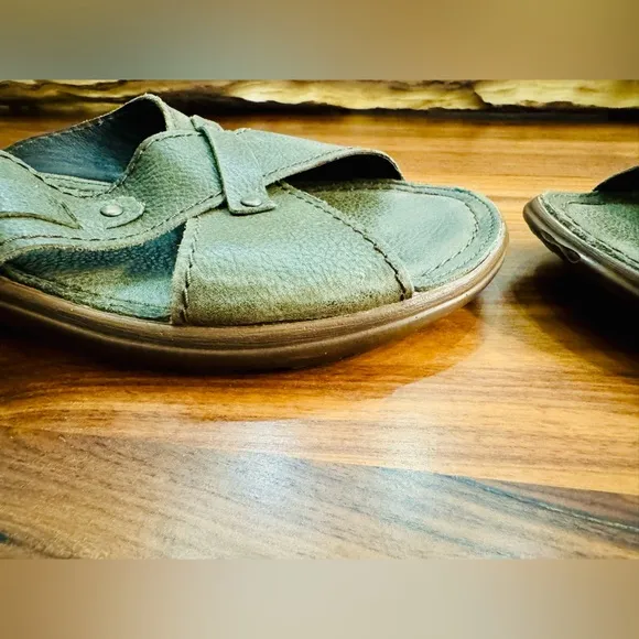 Size 10 (43) Versace V Italia green sandals slides preppy old money festival