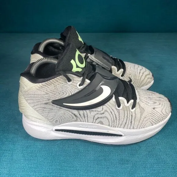 Size 6M/7.5Women - Nike KD14 Oreo shoes