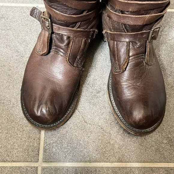 Size 7 Vintage shoe company genuine leather boots