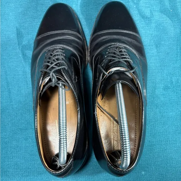 Size 9 - Johnston &amp; Murphy Men's Black Leather shoes