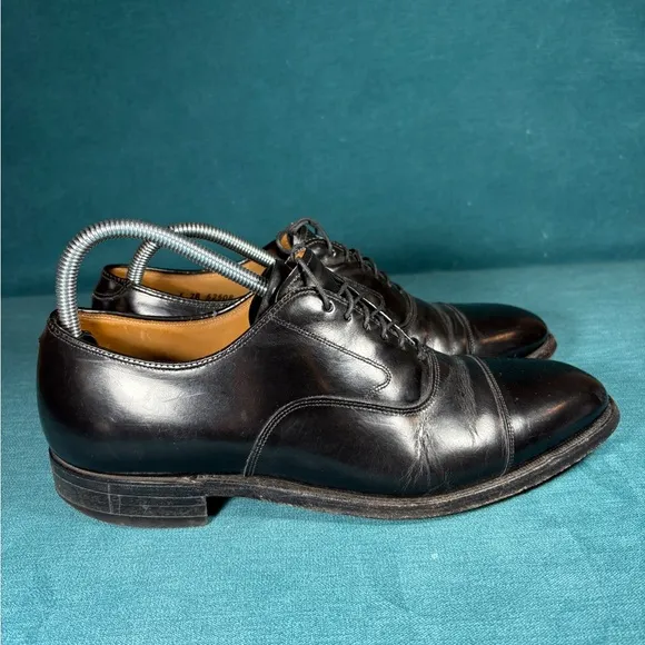 Size 9 - Johnston &amp; Murphy Men's Black Leather shoes