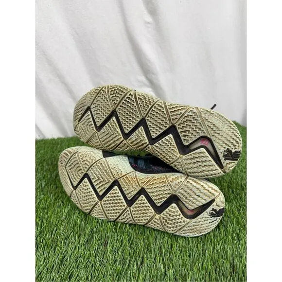 Size 9 - Nike Kyrie 4 80s - 943806-007 Basketball Sneakers